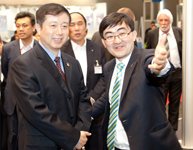 工信部副部长刘利华参观菲尼克斯电气展位(图)